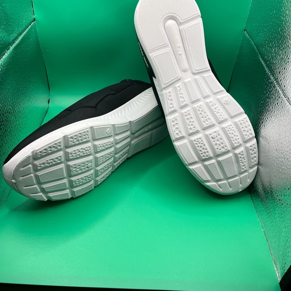 Light Fila walking shoe - Picture 2 of 5